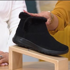 ASO HSN! NIB Skechers On-The-Go Joy-Bundle Booties